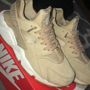 Woman’s air Huarache Run SD